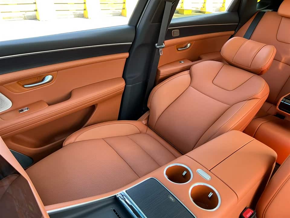 AITO Ask the world M5