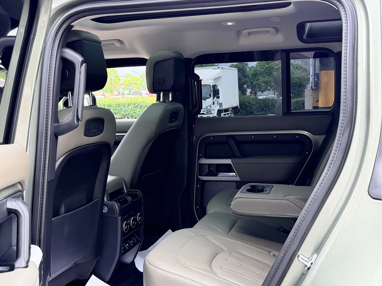 Land Rover Defender, 2020 9