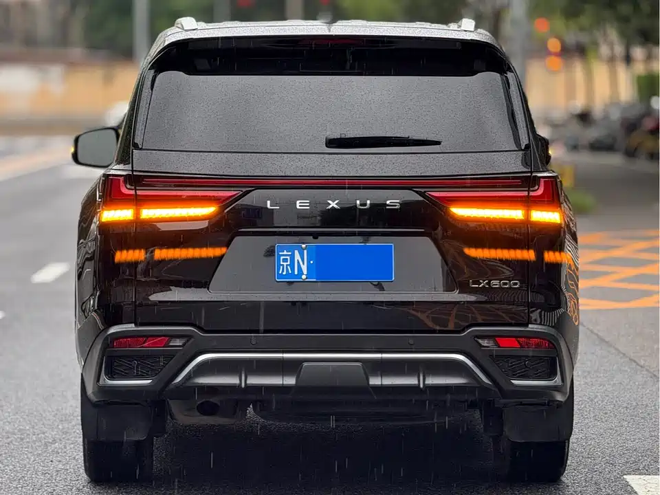 Lexus LX