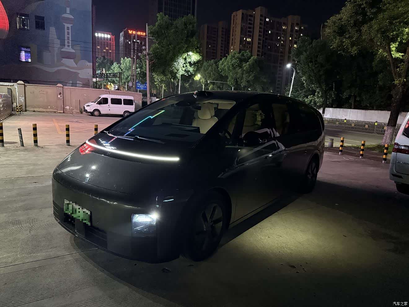 Li Auto MEGA, 2024 1