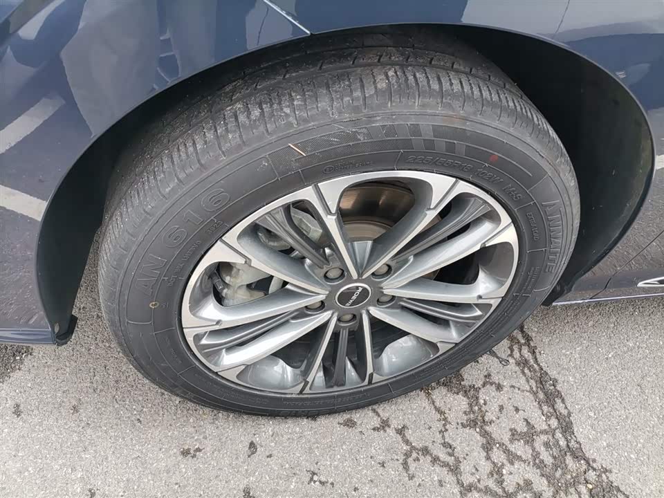 Roewe iMAX8