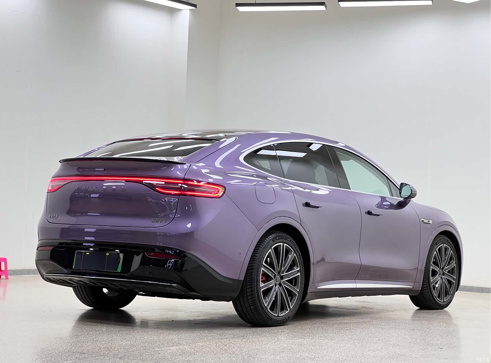 Luxeed R7, 2025 7
