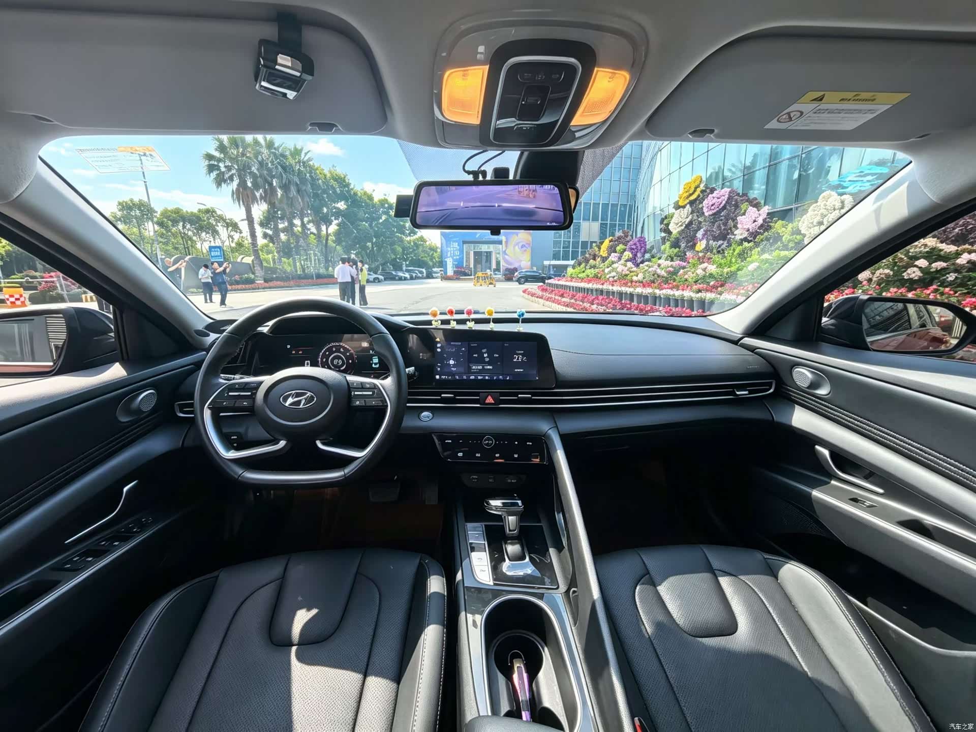 Hyundai Elantra, 2022 все фото