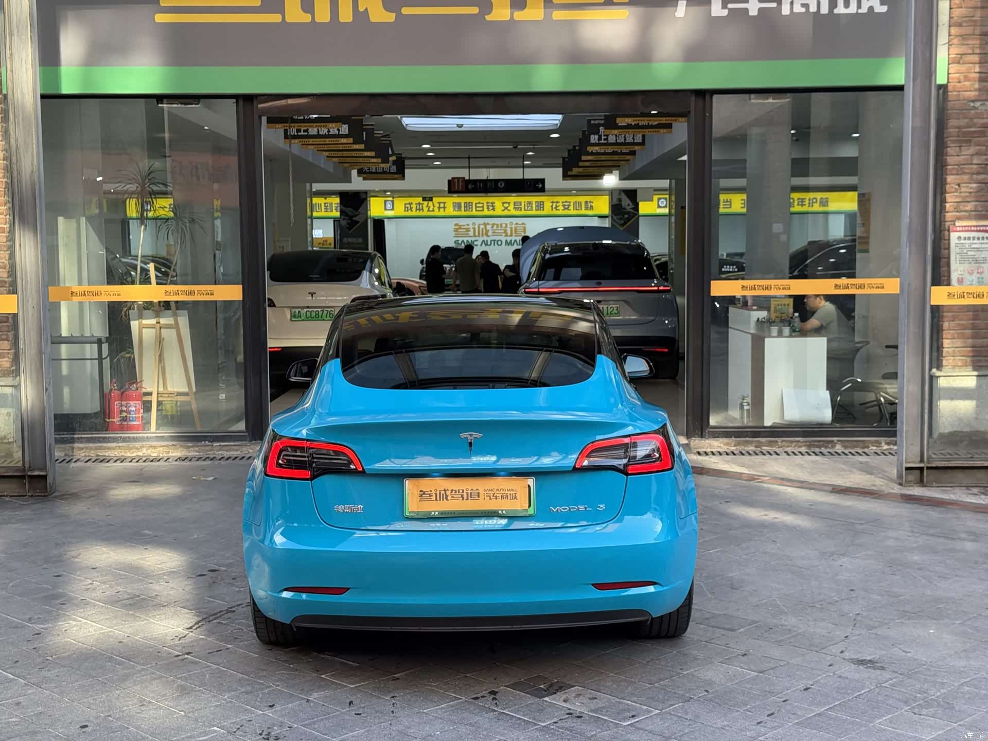 Tesla Model 3, 2023 все фото