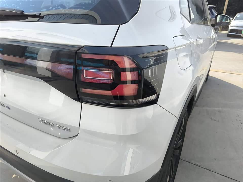 Volkswagen Exploring the shadow