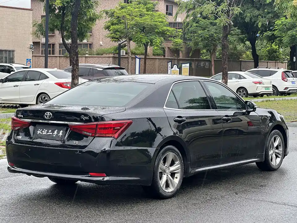Toyota crown