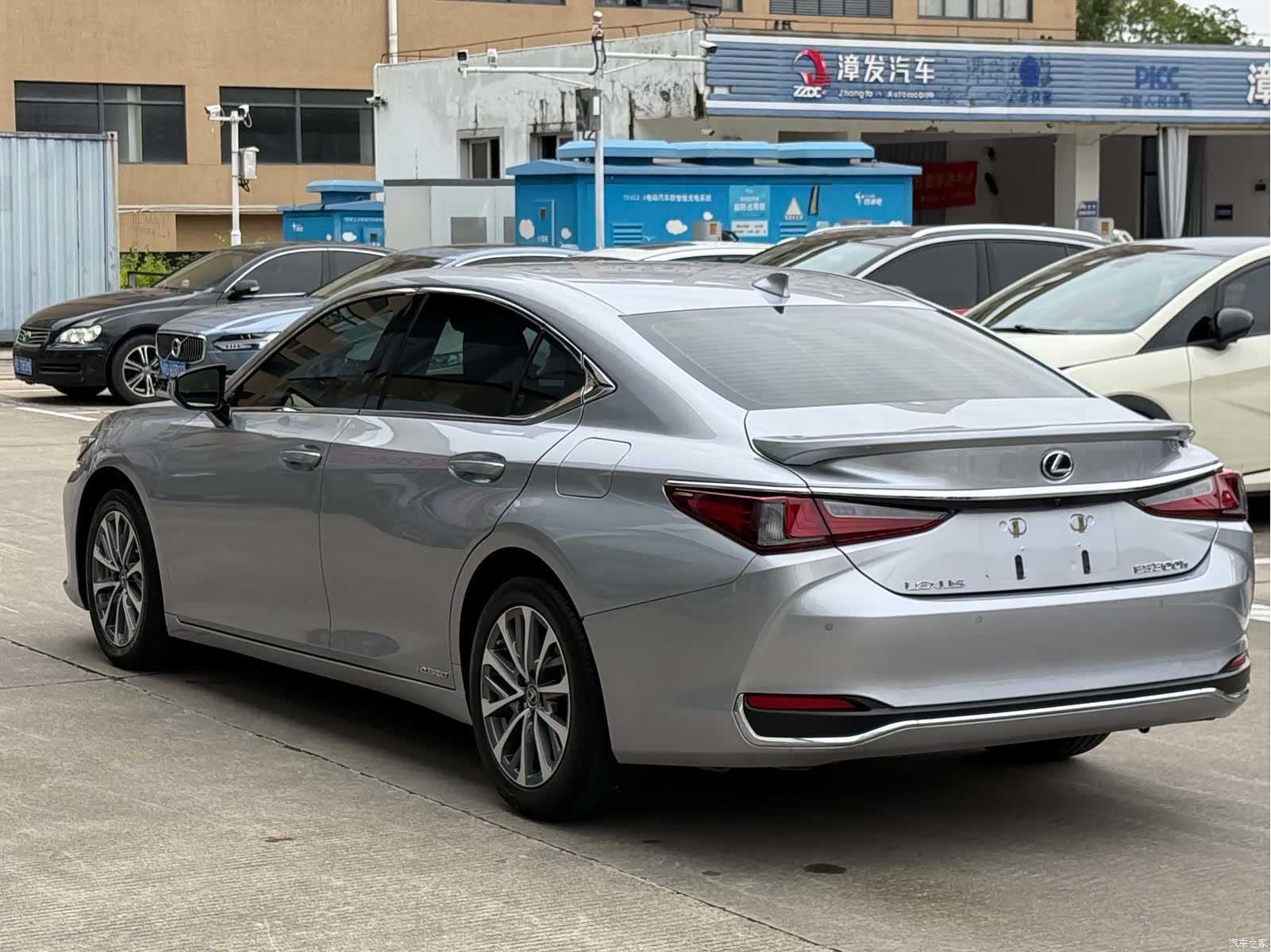 Lexus ES, 2022 8
