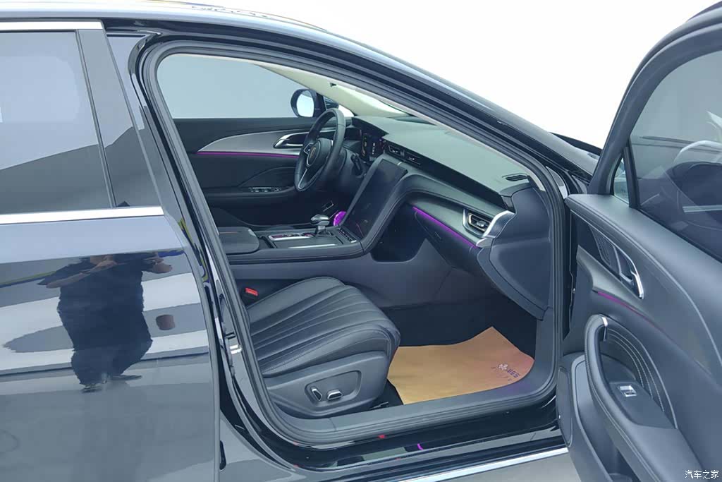 Hongqi H5, 2024 7