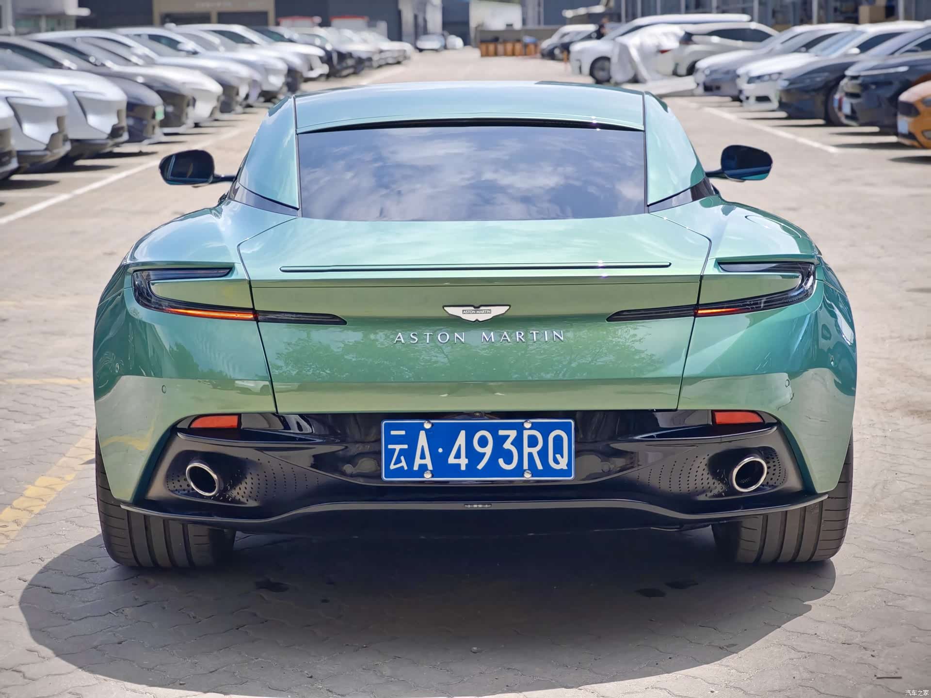 Aston Martin DB12, 2024 9