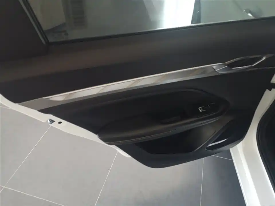 Geely Emgrand L HiP Geely Emgrand L HiP