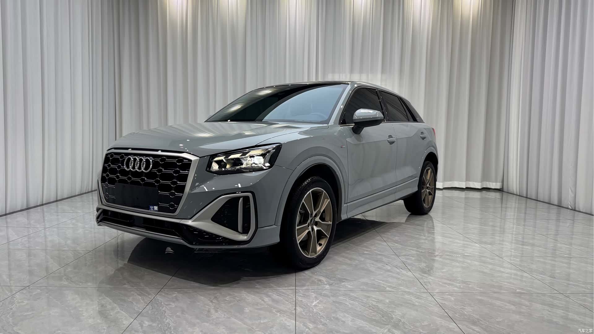 Audi Q2L, 2023 1
