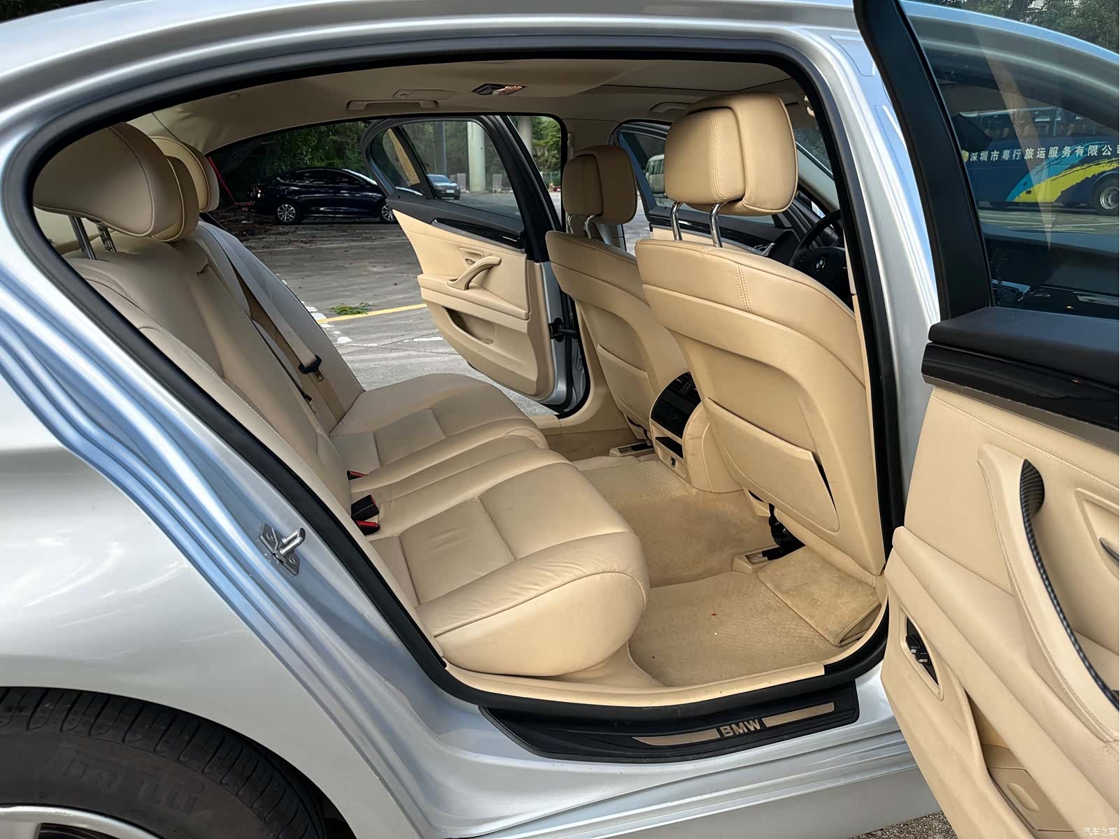 BMW 5 Series, 2011 11