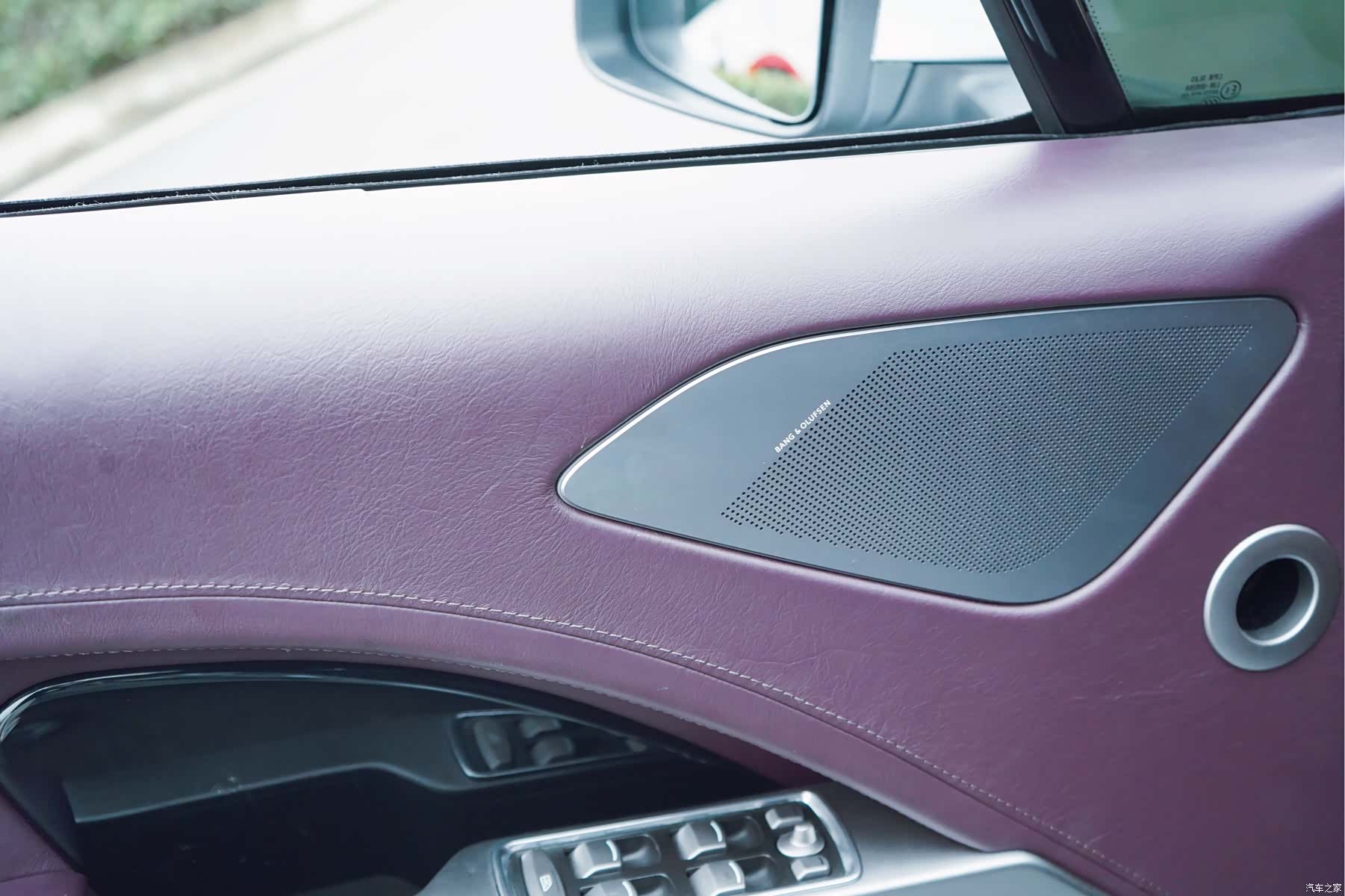 Aston Martin Rapide, 2012 9