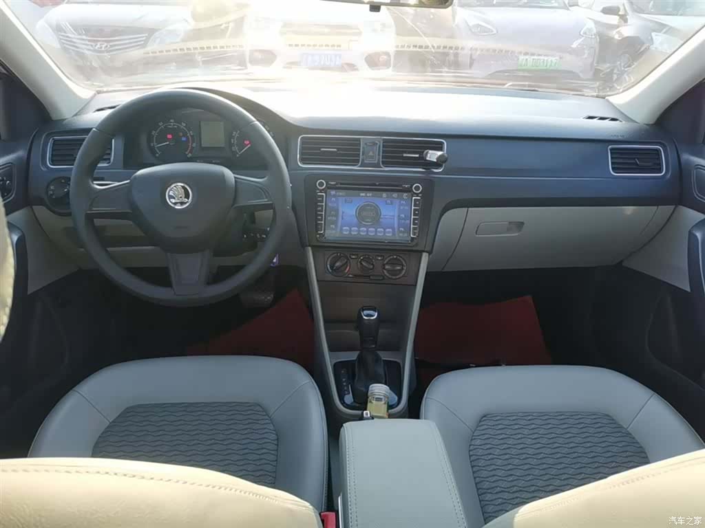 Skoda Rapid, 2015 10
