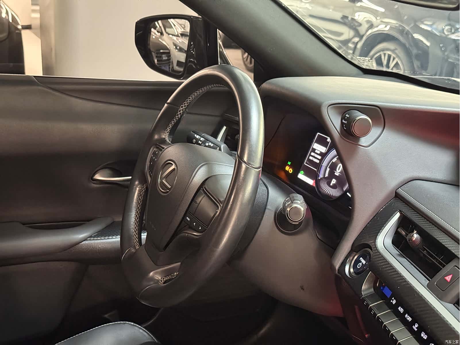 Lexus UX, 2019 9