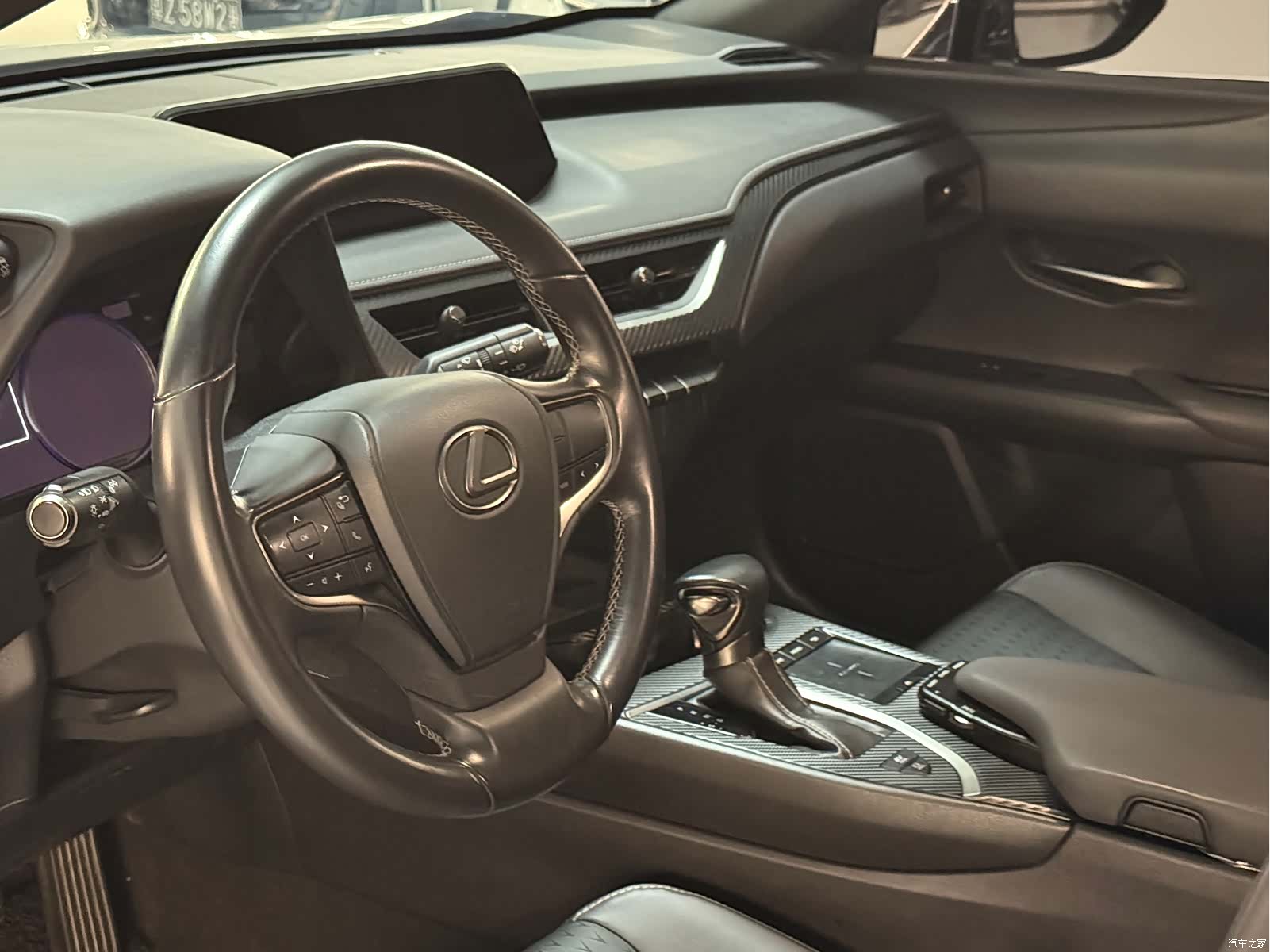Lexus UX, 2019 все фото