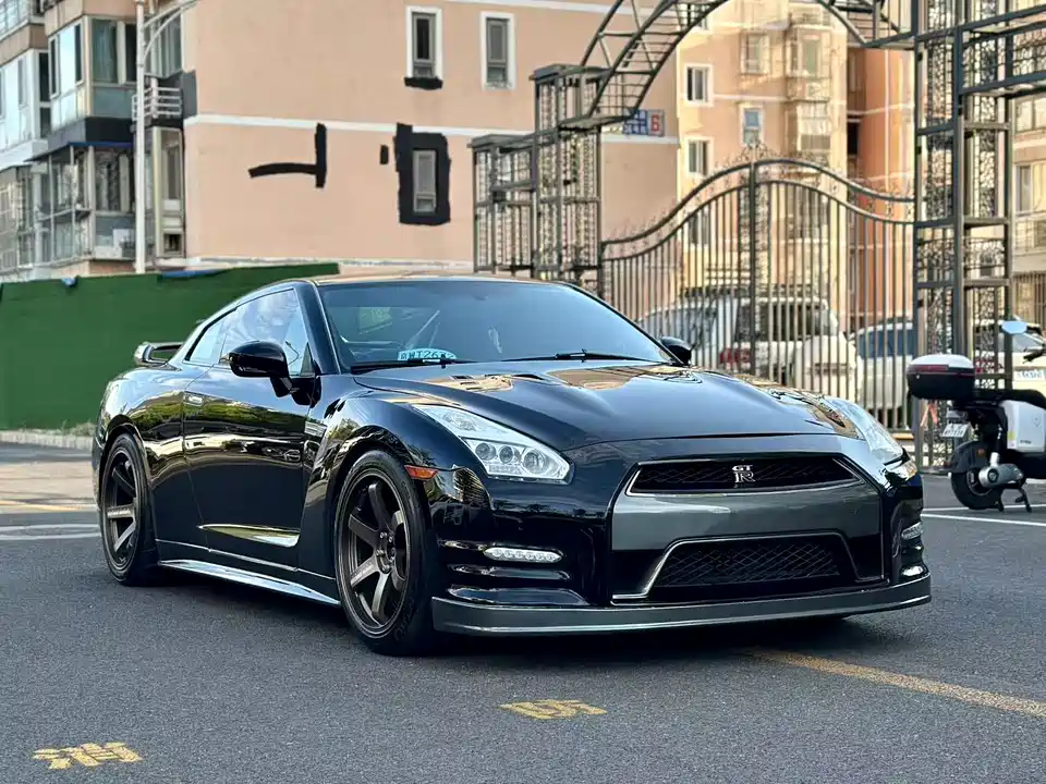 Nissan GT-R