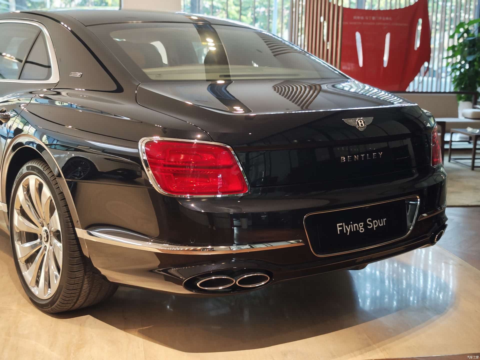Bentley Flying Spur, 2024 2