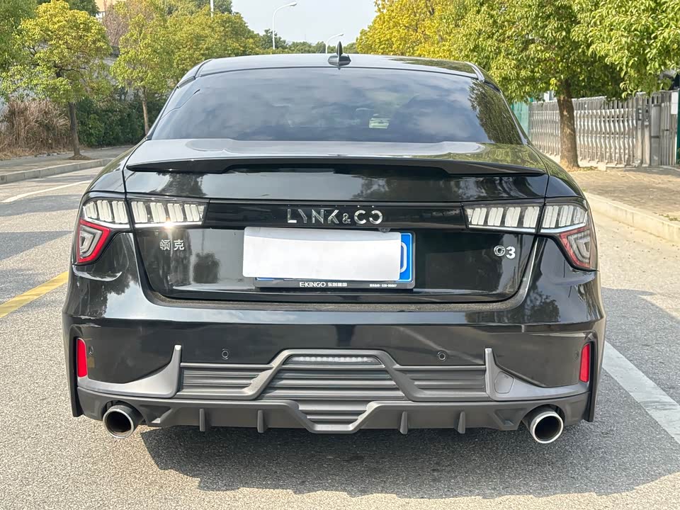 Lynk & Co 03