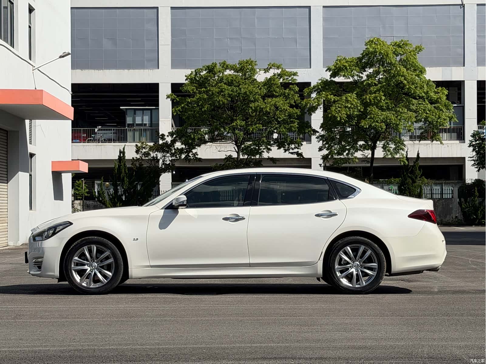 Infiniti Q70, 2016 7