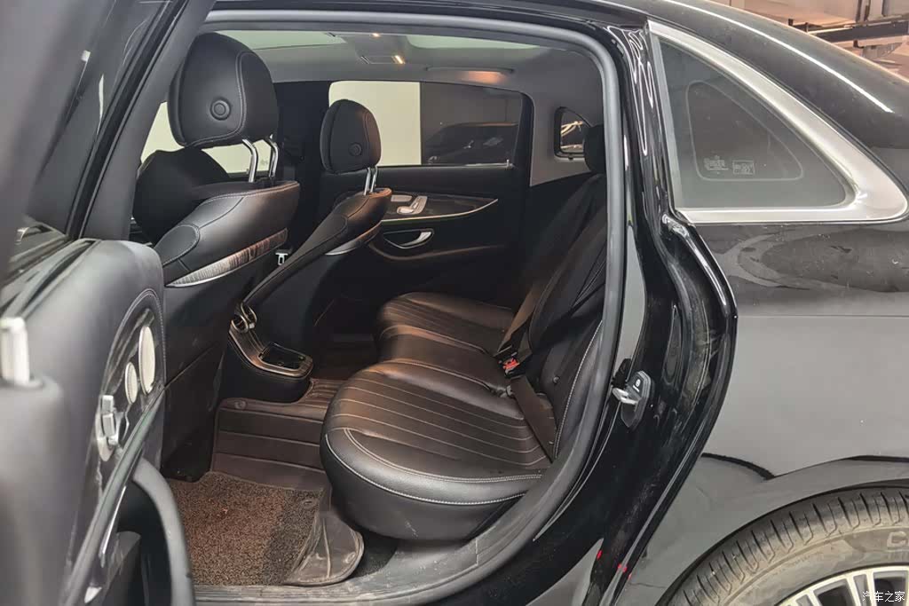 Mercedes-Benz E-Class, 2023 11