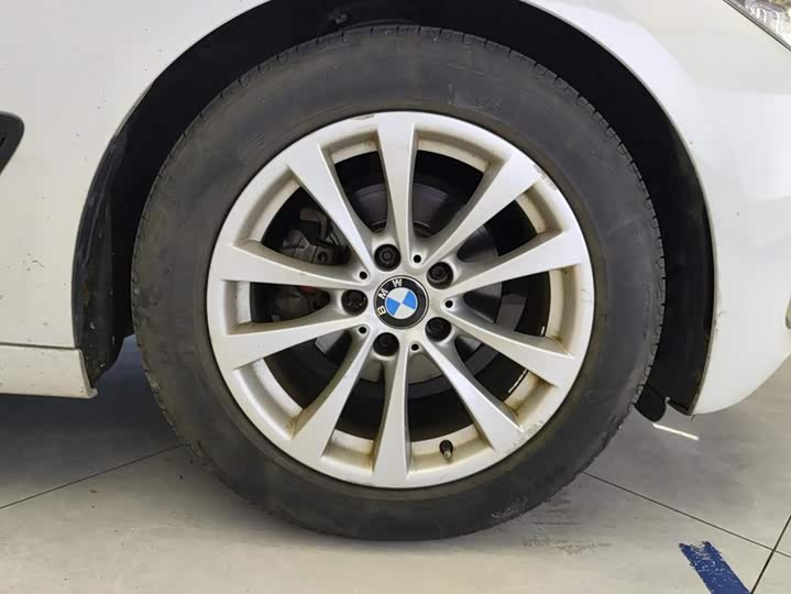 BMW 3 Series GT 2014 320i Leading
