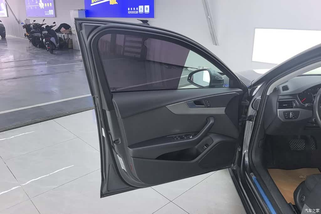 Audi A4L, 2019 7