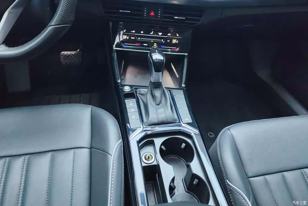 Volkswagen Passat, 2022 16