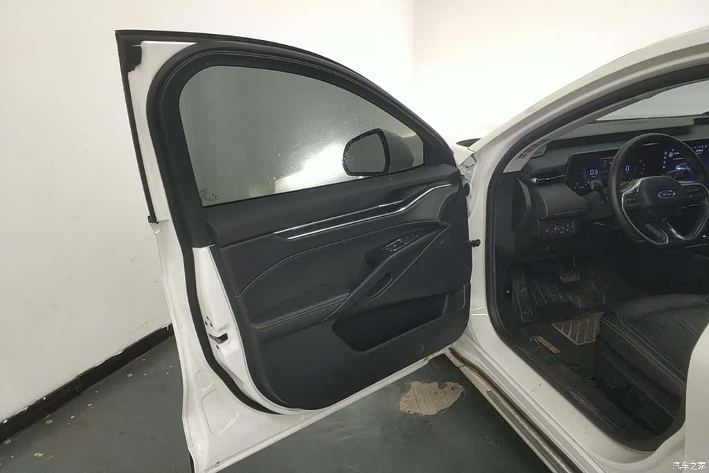 Ford Mondeo, 2025 7