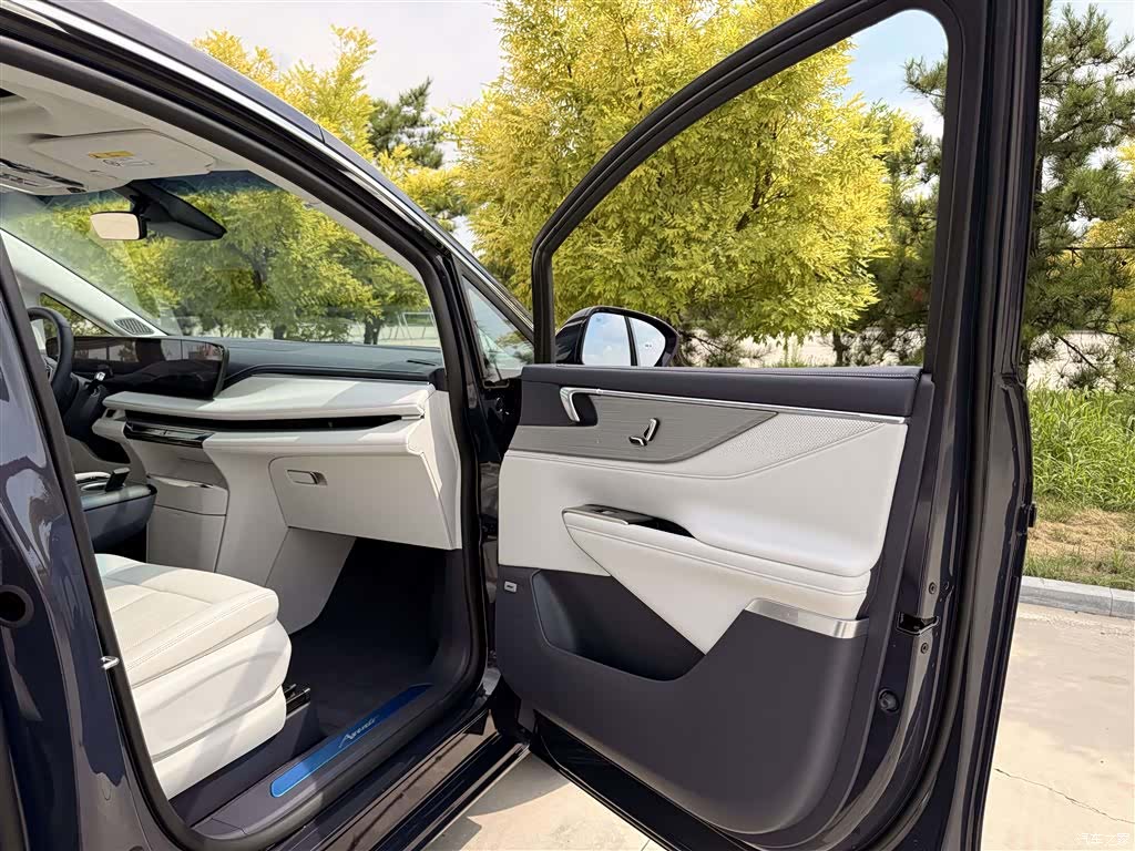 Buick GL8, 2025 9