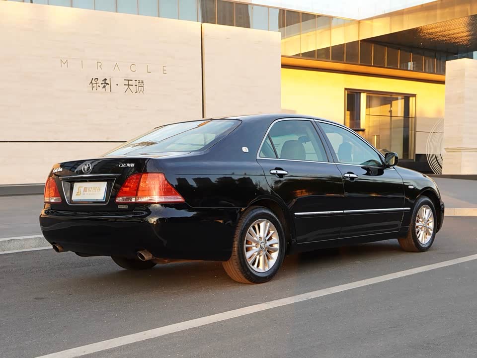 Toyota crown