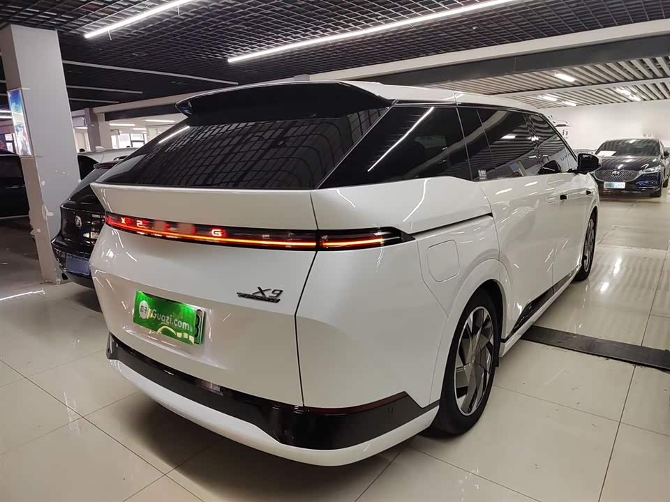 XPENG X9