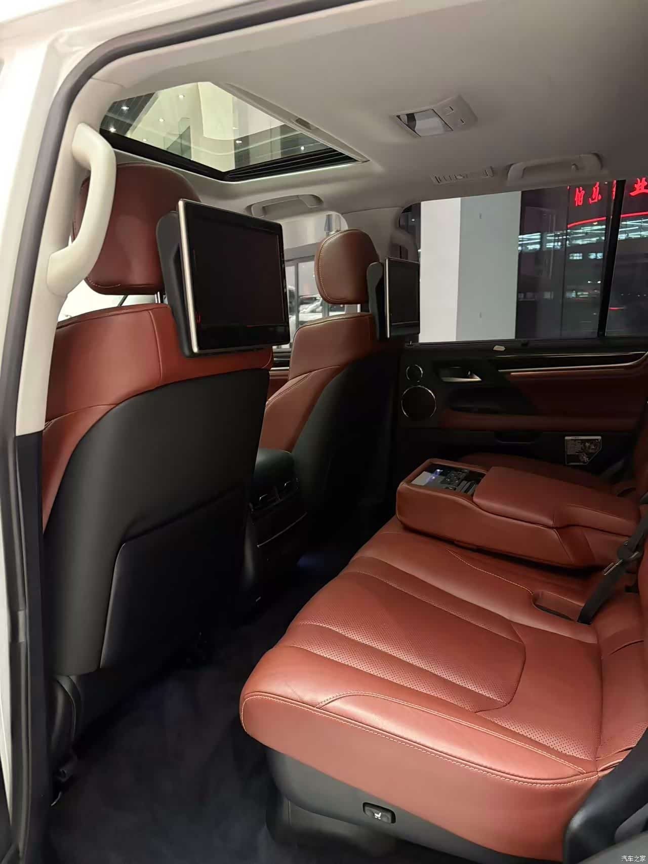 Lexus LX, 2018 8