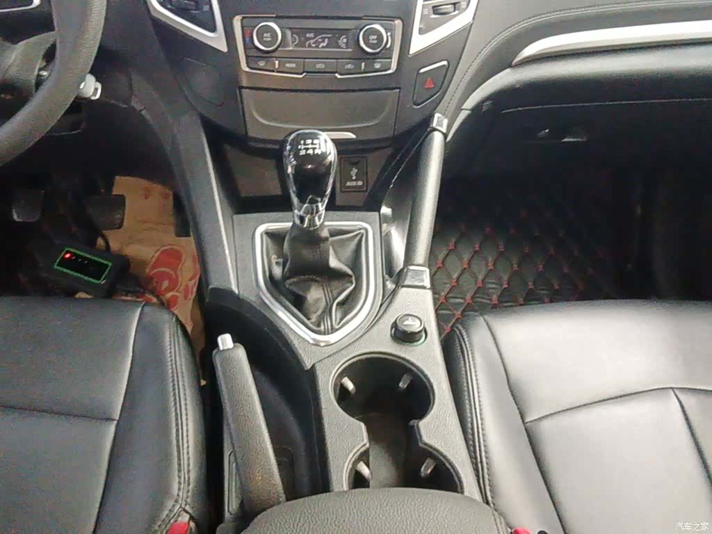DongFeng AX7, 2015 14