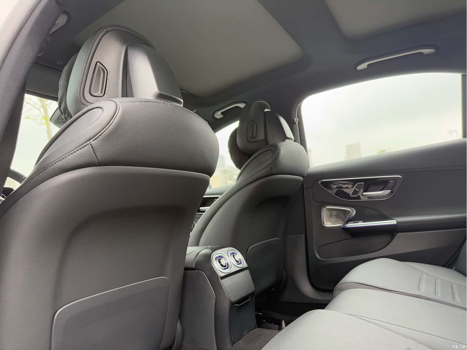Mercedes-Benz C-Class, 2024 10