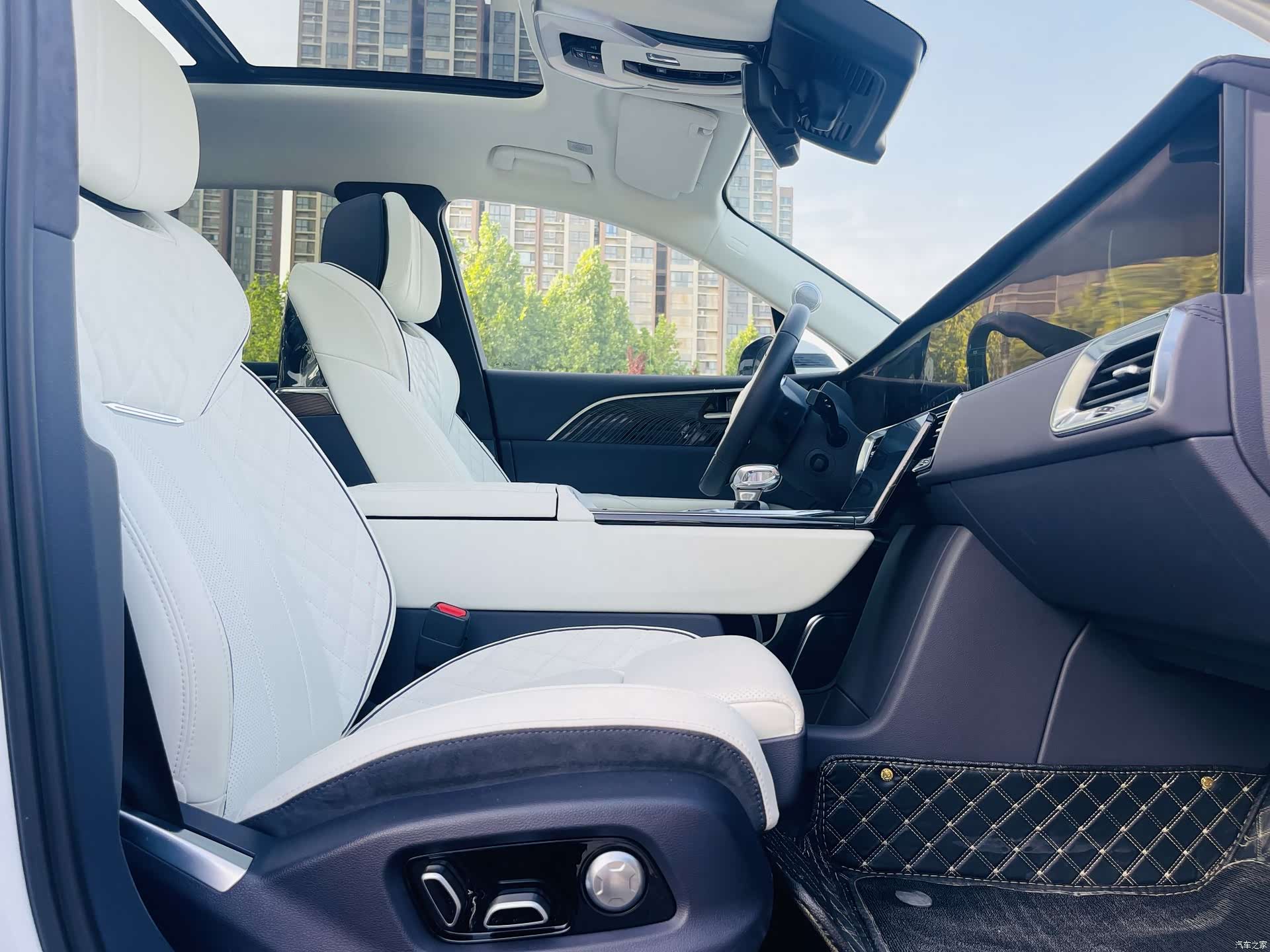 Hongqi E-HS9, 2023 33