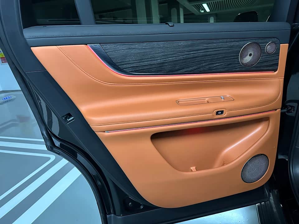 AITO Ask the world M9