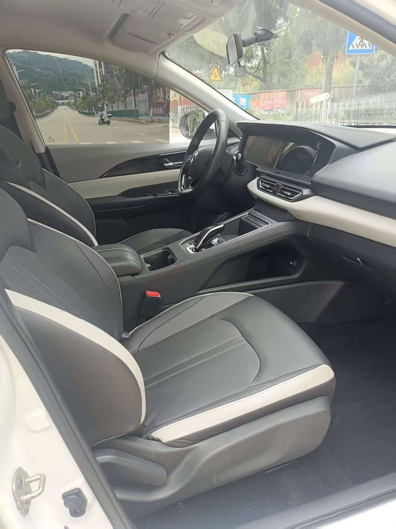DongFeng E70, 2022 6