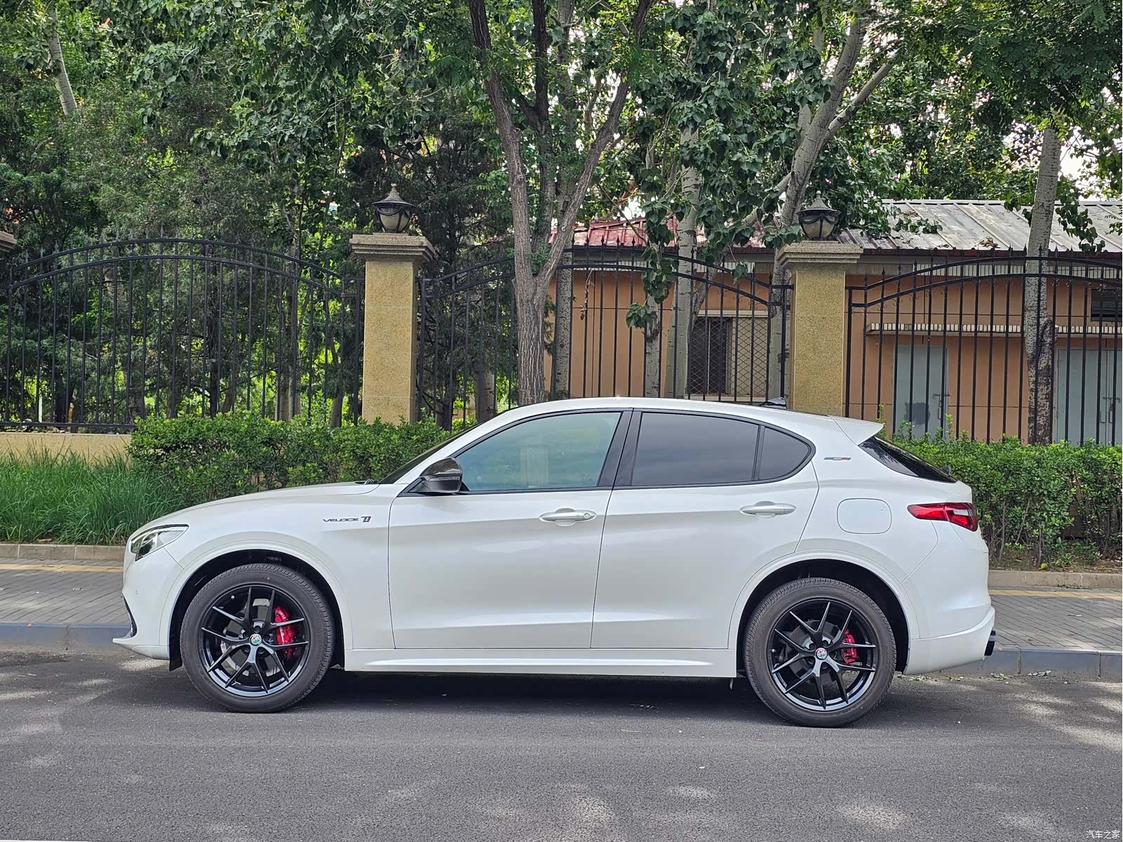 Alfa Romeo Stelvio, 2022 3