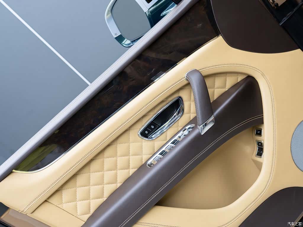 Bentley Bentayga, 2017 8