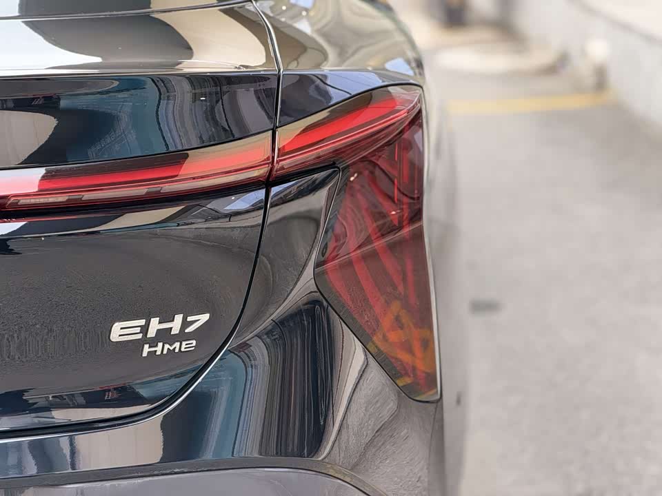 Hongqi EH7