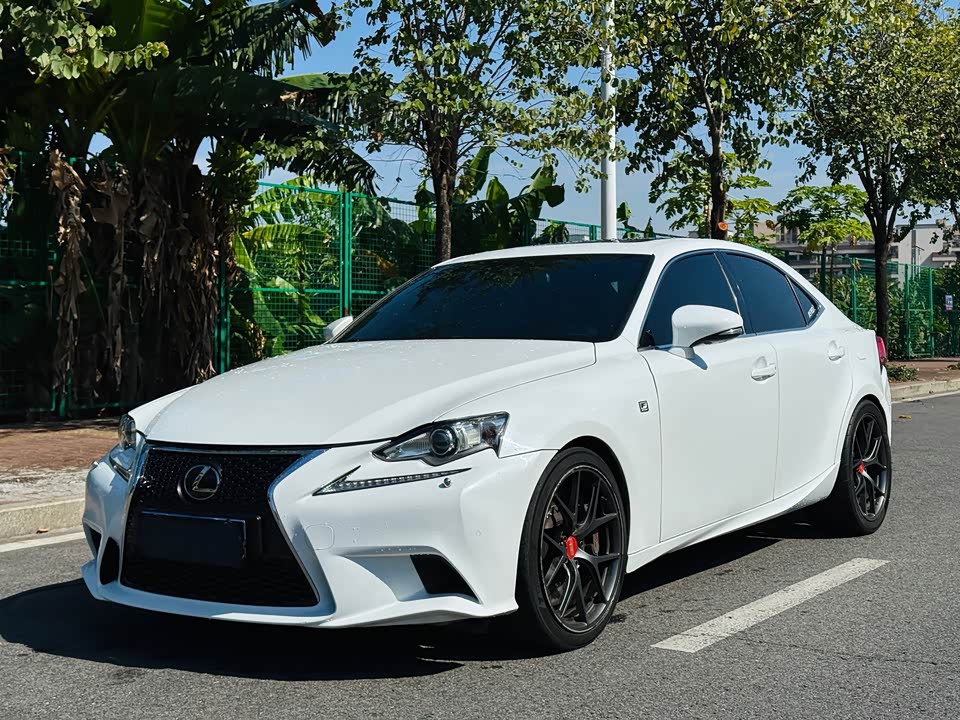 Lexus IS