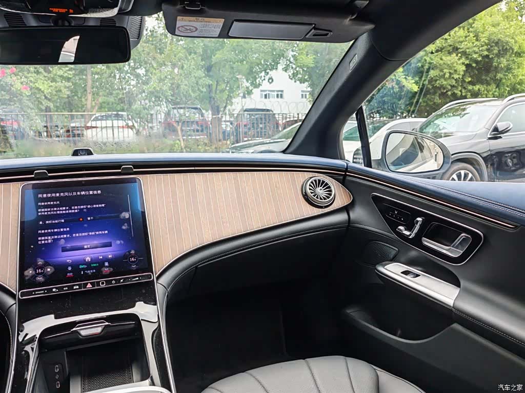 Mercedes-Benz EQE, 2025 11
