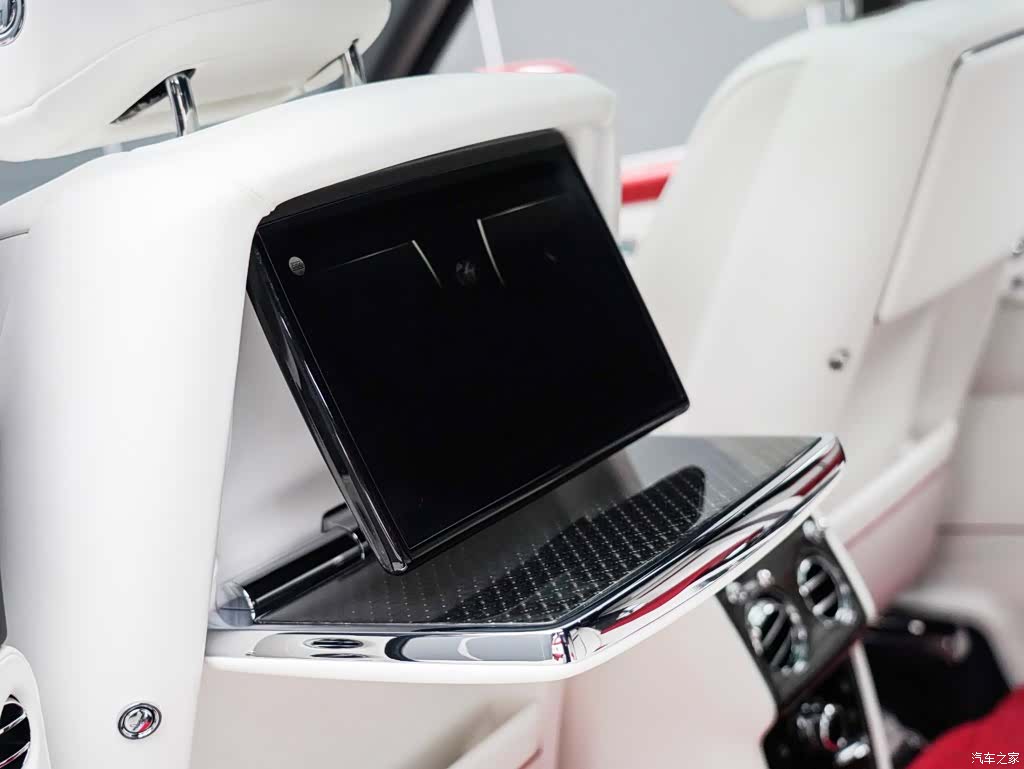Rolls-Royce Cullinan, 2022 11