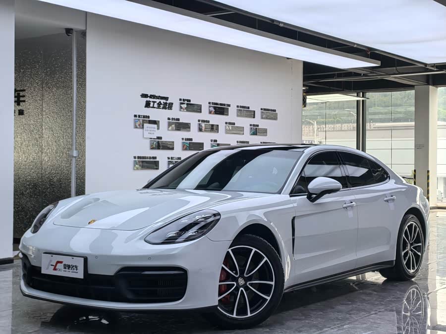 Porsche Panamera 2022, фото 1