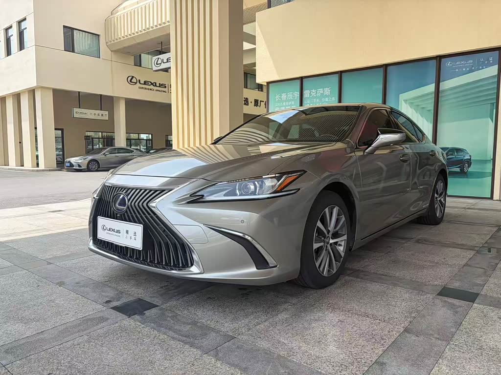 Lexus ES
