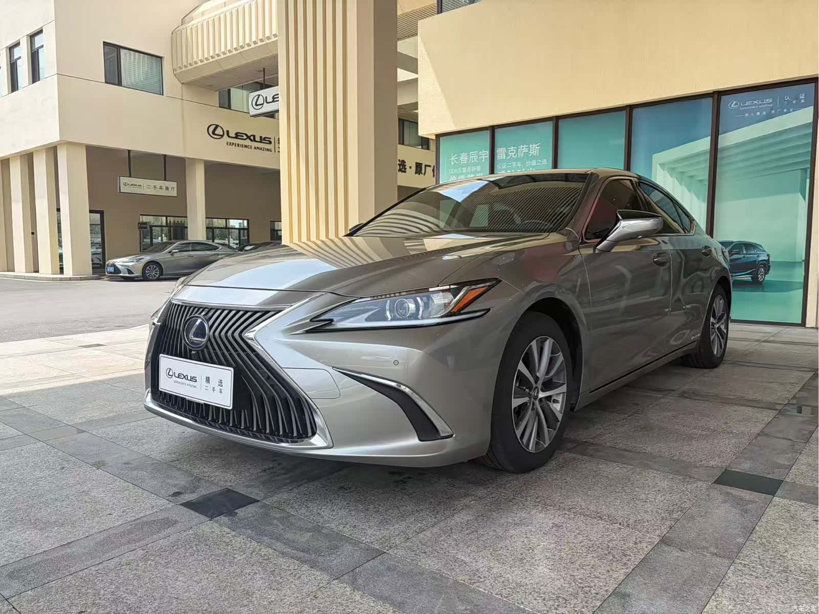 Lexus ES, 2021 1