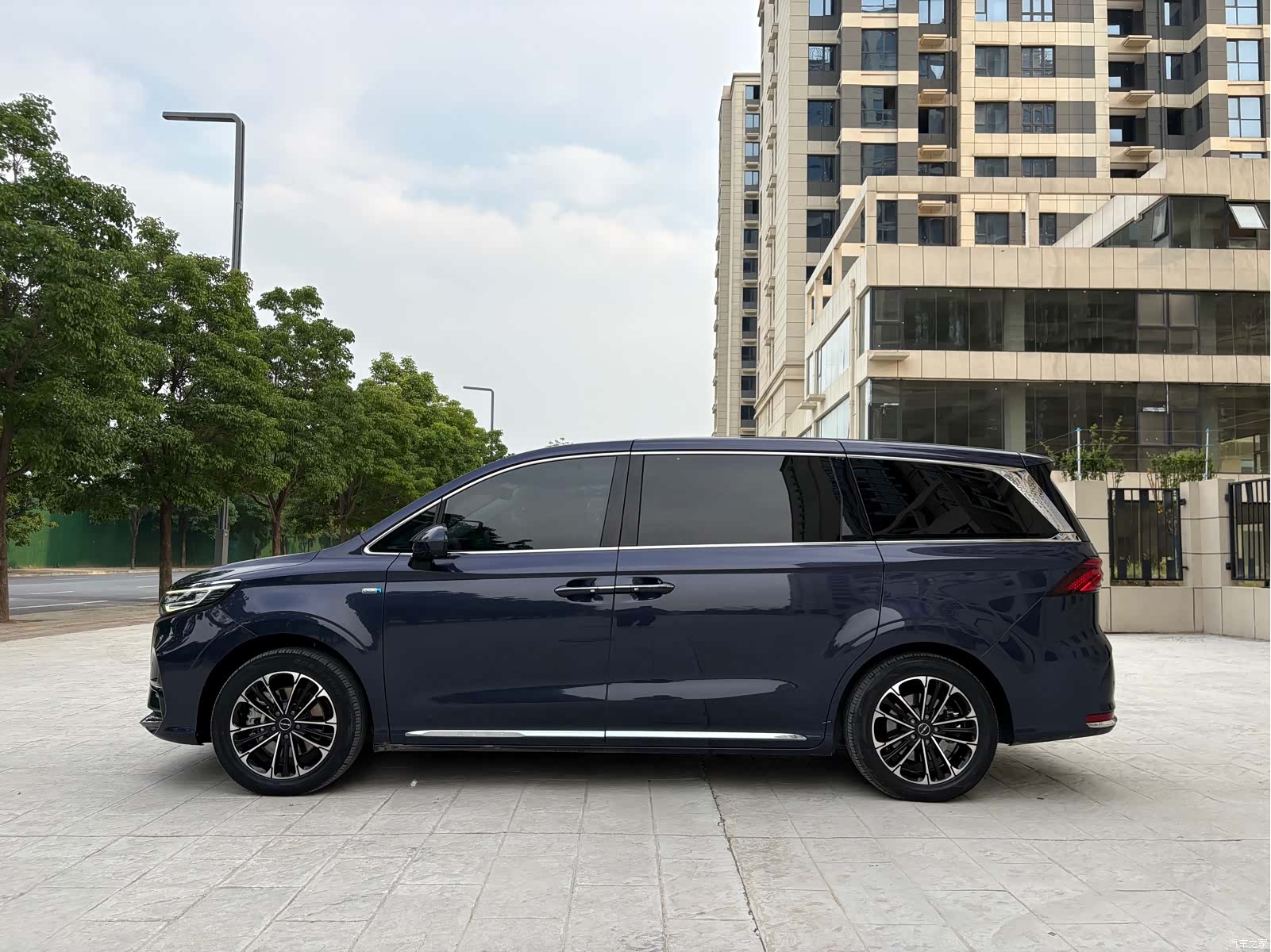 Roewe iMAX8, 2021 6