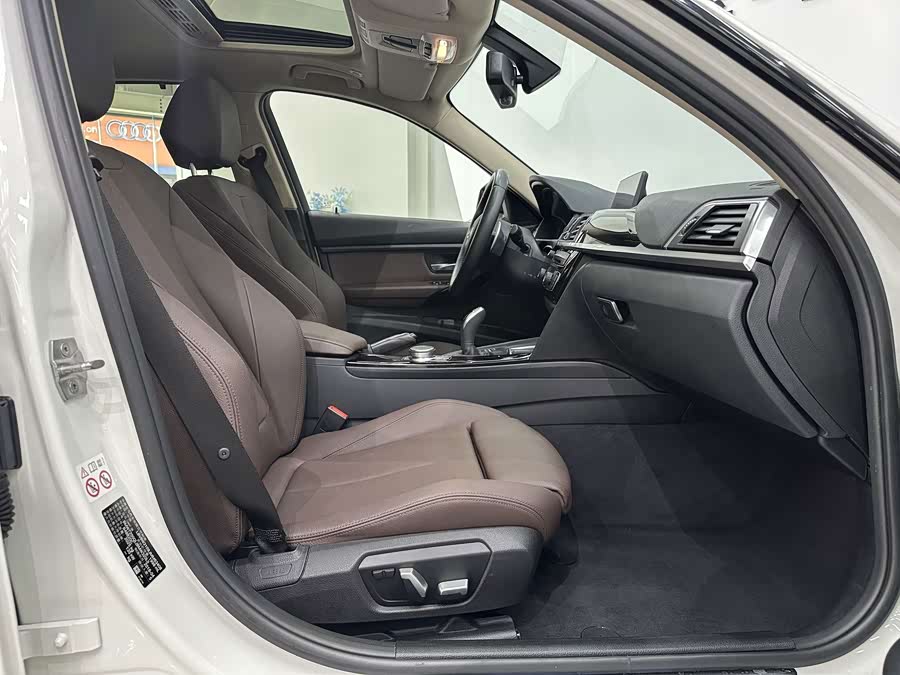 BMW 3 Series 2018, фото 14