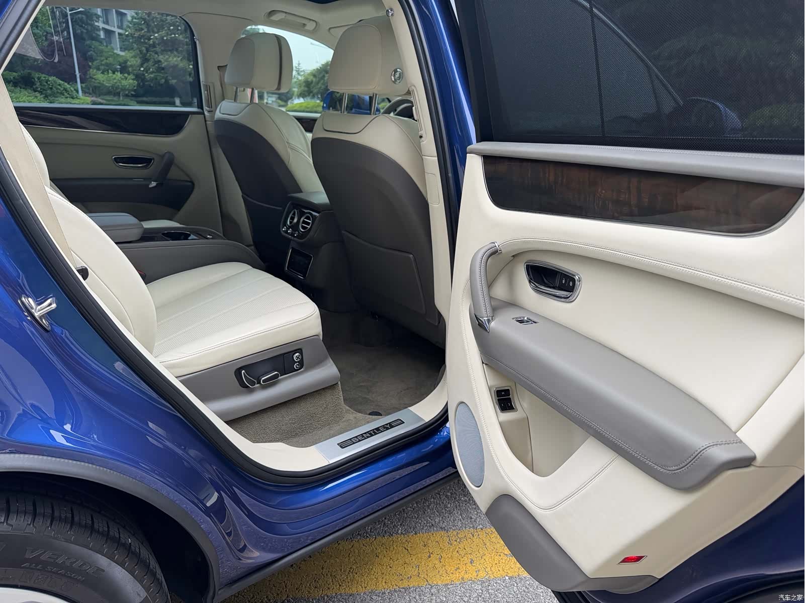 Bentley Bentayga, 2019 22